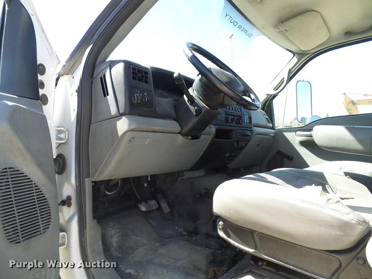 image for item DF7188 2005 Ford F650 Super Duty flatbed truck