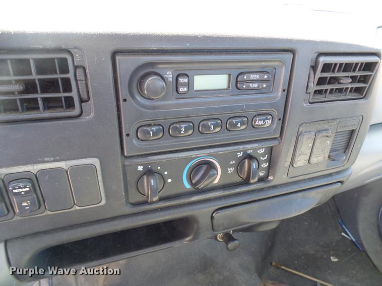 image for item DF7188 2005 Ford F650 Super Duty flatbed truck