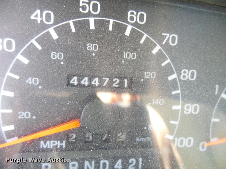 image for item DF7188 2005 Ford F650 Super Duty flatbed truck