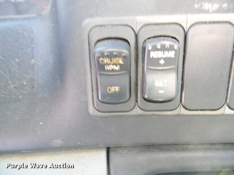 image for item DF7188 2005 Ford F650 Super Duty flatbed truck