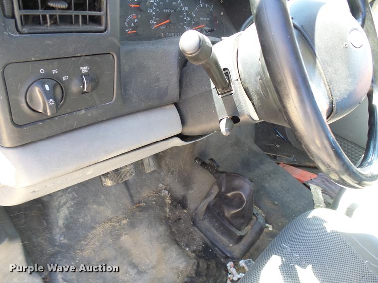 image for item DF7188 2005 Ford F650 Super Duty flatbed truck