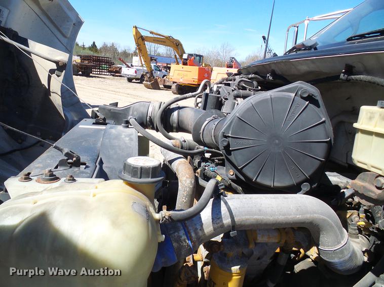 image for item DF7188 2005 Ford F650 Super Duty flatbed truck