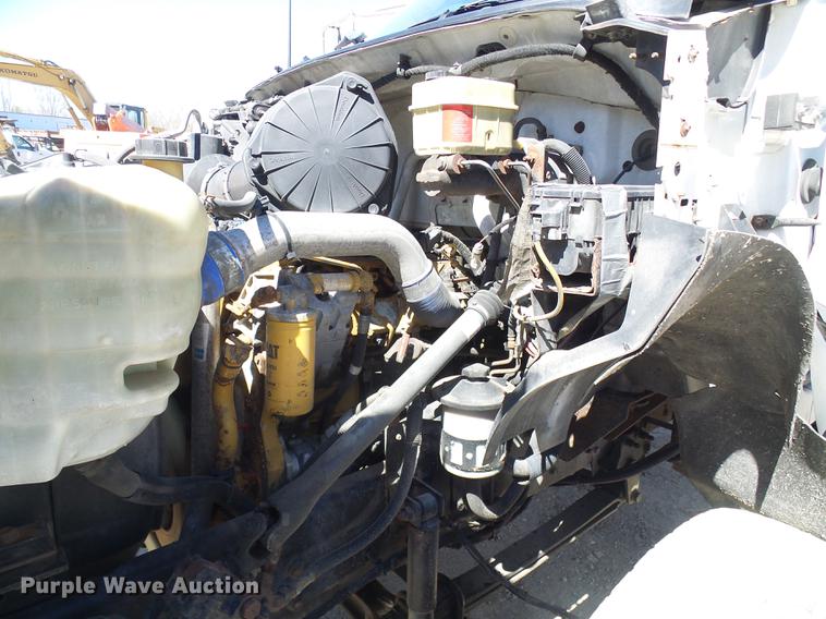 image for item DF7188 2005 Ford F650 Super Duty flatbed truck