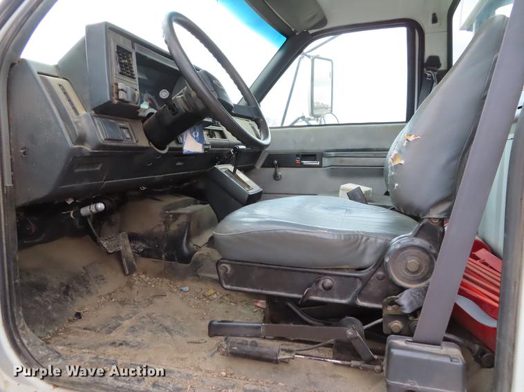 image for item DF7784 2000 Chevrolet C6500 dump flatbed truck