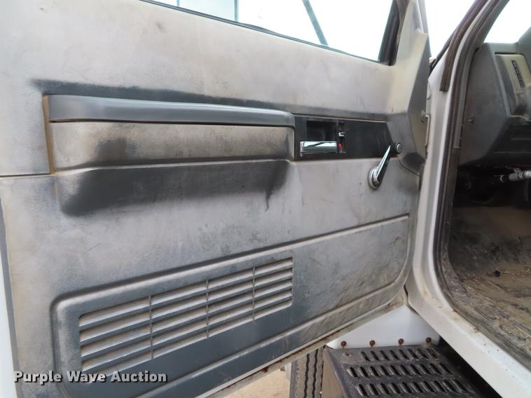 image for item DF7784 2000 Chevrolet C6500 dump flatbed truck