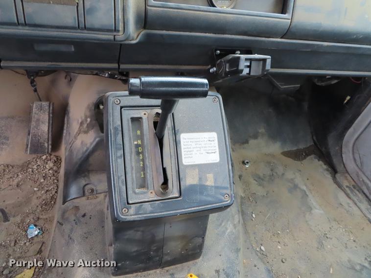 image for item DF7784 2000 Chevrolet C6500 dump flatbed truck