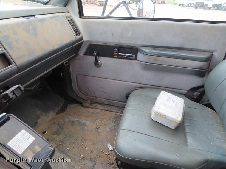 image for item DF7784 2000 Chevrolet C6500 dump flatbed truck