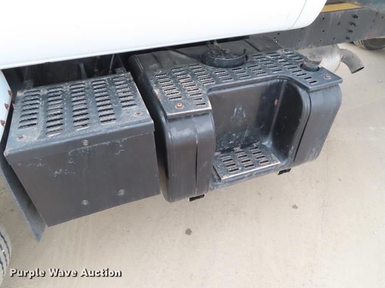 image for item DF7784 2000 Chevrolet C6500 dump flatbed truck