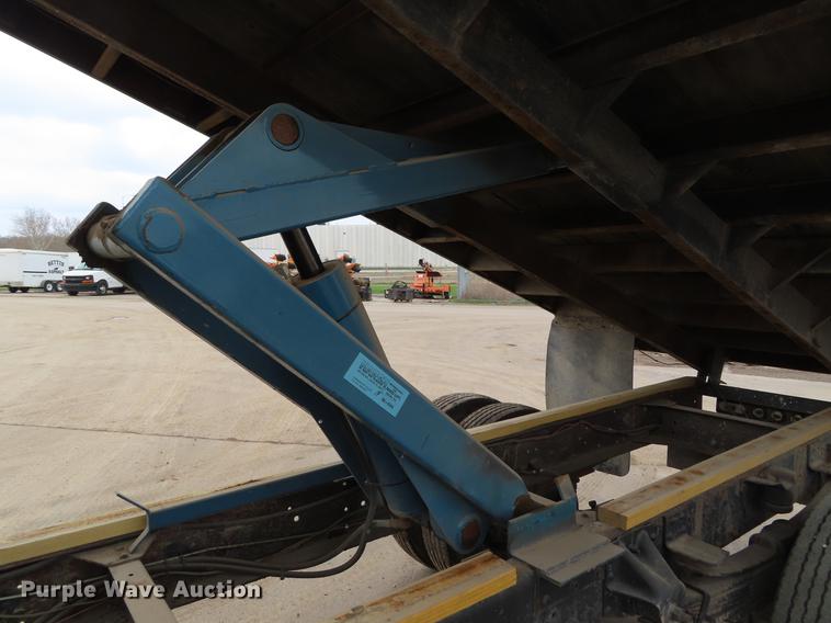 image for item DF7784 2000 Chevrolet C6500 dump flatbed truck