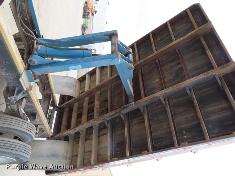 image for item DF7784 2000 Chevrolet C6500 dump flatbed truck