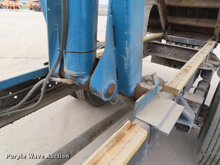 image for item DF7784 2000 Chevrolet C6500 dump flatbed truck