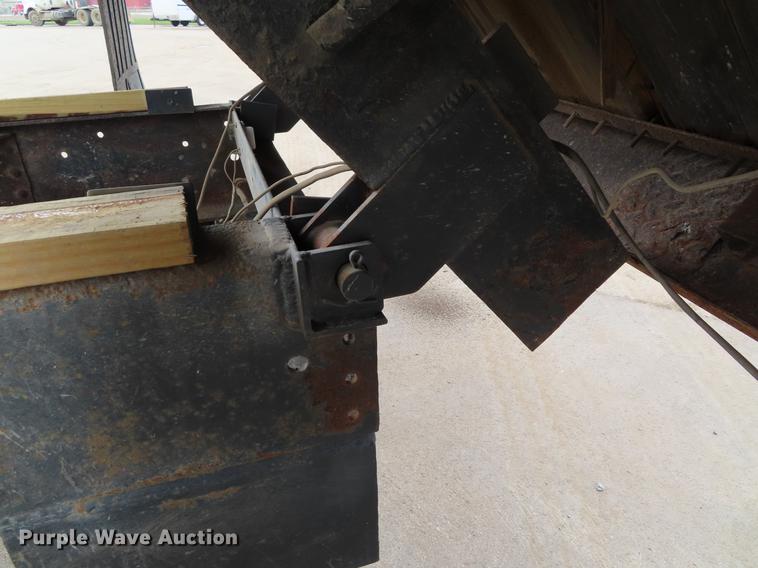 image for item DF7784 2000 Chevrolet C6500 dump flatbed truck