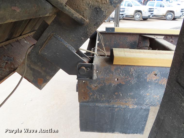 image for item DF7784 2000 Chevrolet C6500 dump flatbed truck