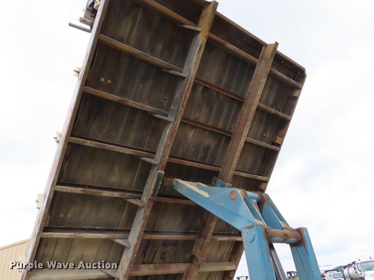 image for item DF7784 2000 Chevrolet C6500 dump flatbed truck