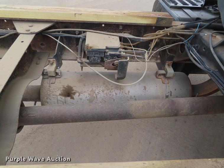 image for item DF7784 2000 Chevrolet C6500 dump flatbed truck