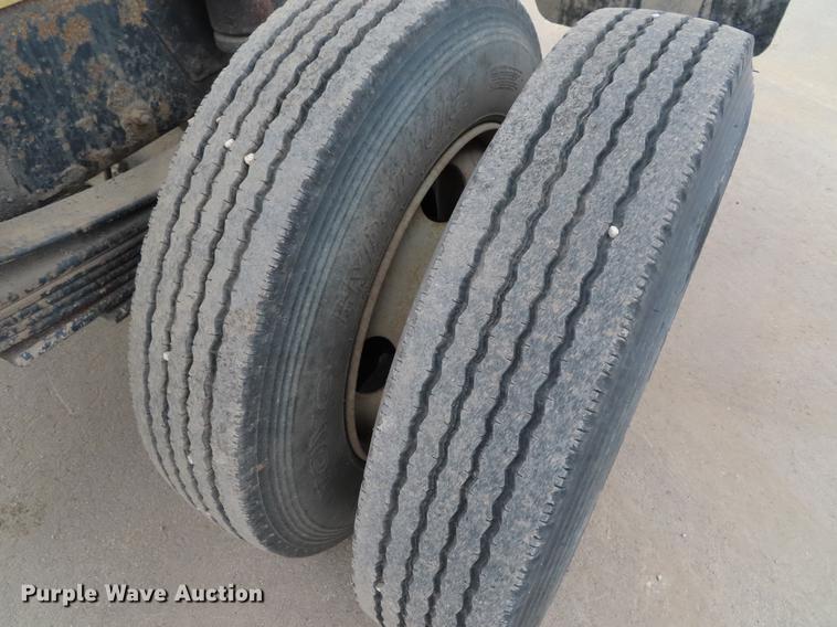 image for item DF7784 2000 Chevrolet C6500 dump flatbed truck