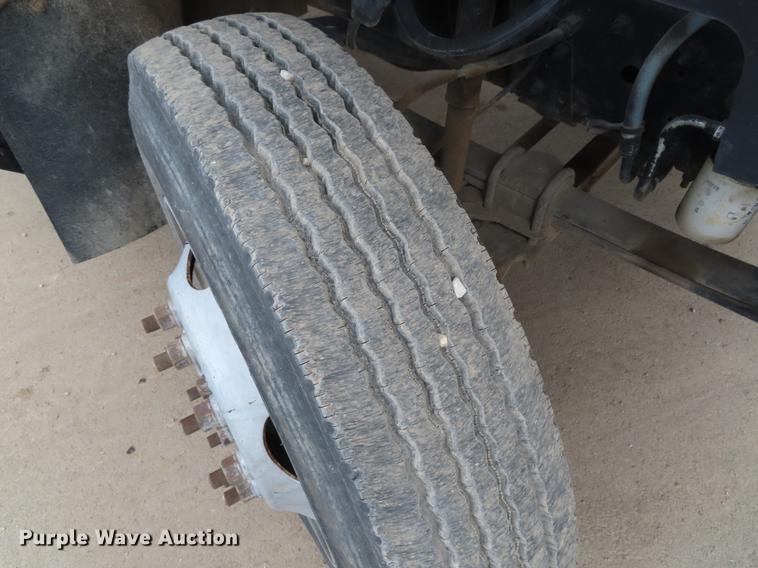 image for item DF7784 2000 Chevrolet C6500 dump flatbed truck