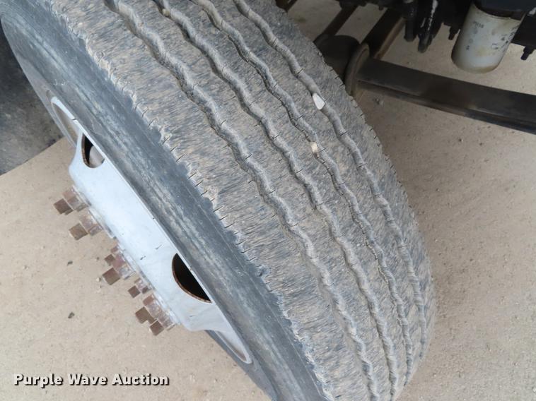 image for item DF7784 2000 Chevrolet C6500 dump flatbed truck