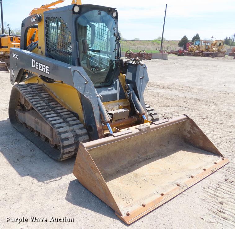 image for item DF7810 2010 John Deere 333D skid steer