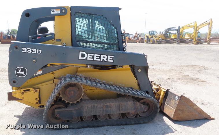 image for item DF7810 2010 John Deere 333D skid steer