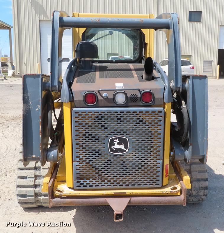 image for item DF7810 2010 John Deere 333D skid steer