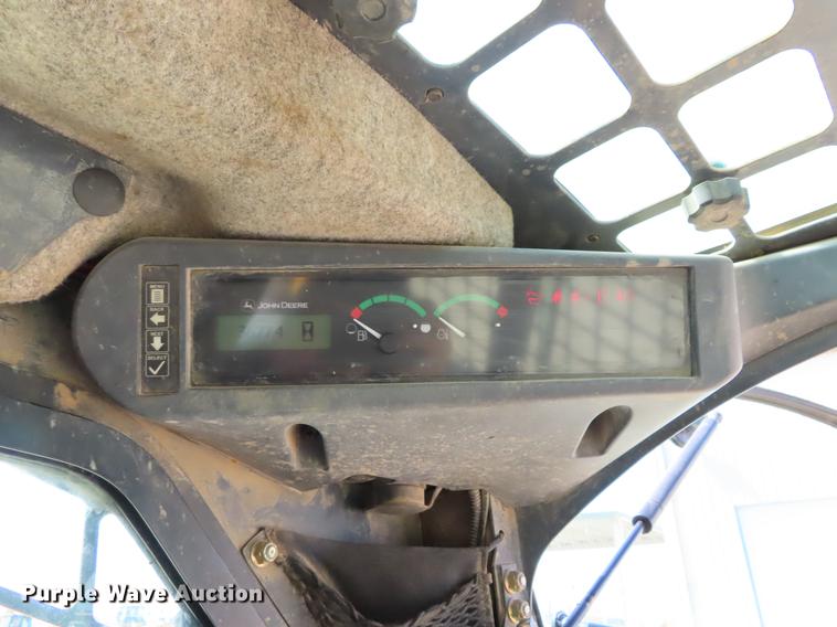 image for item DF7810 2010 John Deere 333D skid steer