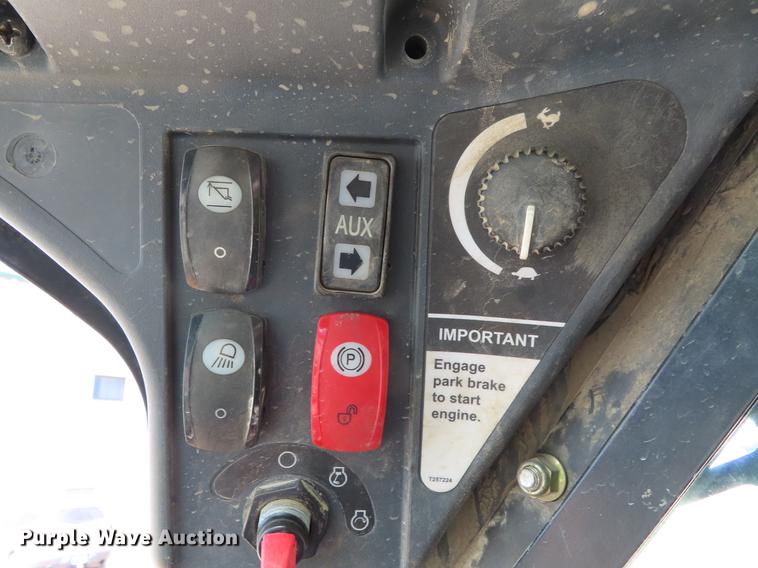 image for item DF7810 2010 John Deere 333D skid steer