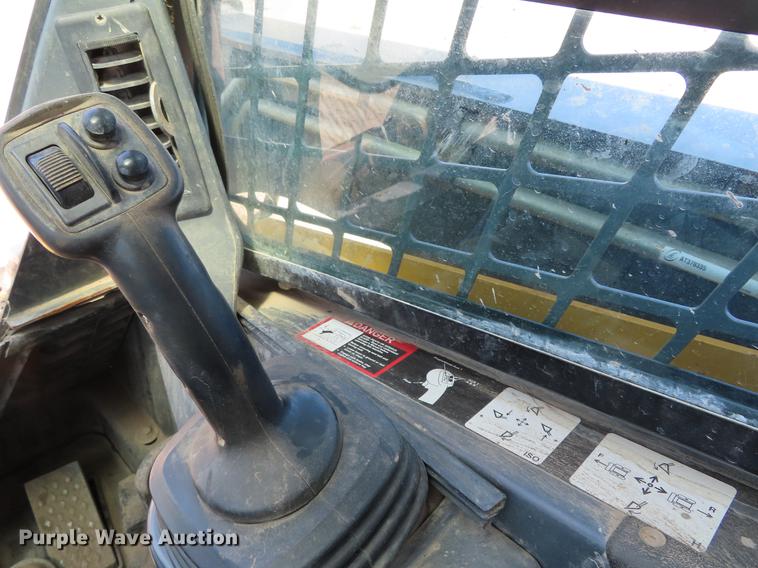 image for item DF7810 2010 John Deere 333D skid steer