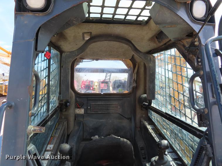 image for item DF7810 2010 John Deere 333D skid steer