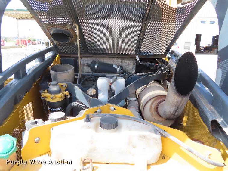 image for item DF7810 2010 John Deere 333D skid steer