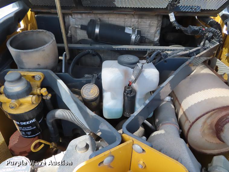 image for item DF7810 2010 John Deere 333D skid steer