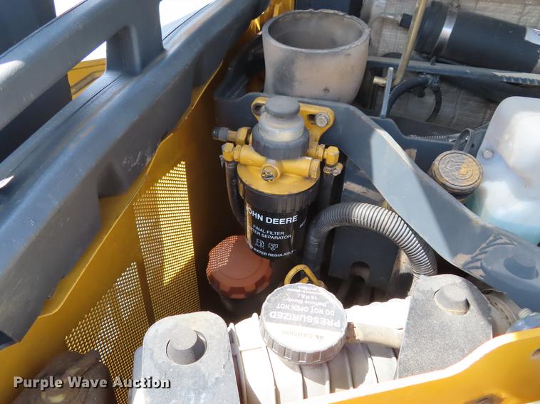 image for item DF7810 2010 John Deere 333D skid steer