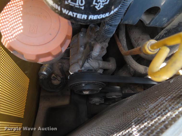 image for item DF7810 2010 John Deere 333D skid steer