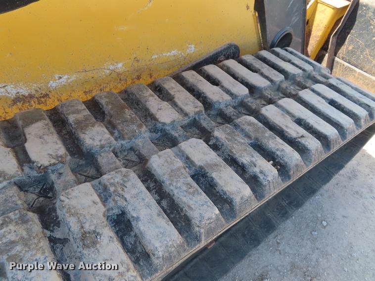 image for item DF7810 2010 John Deere 333D skid steer