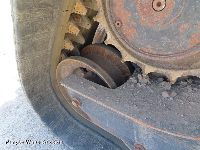 image for item DF7810 2010 John Deere 333D skid steer