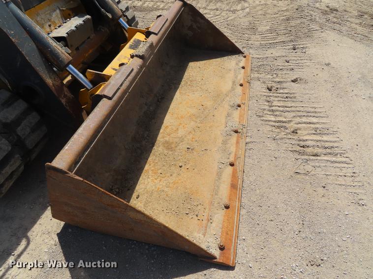 image for item DF7810 2010 John Deere 333D skid steer