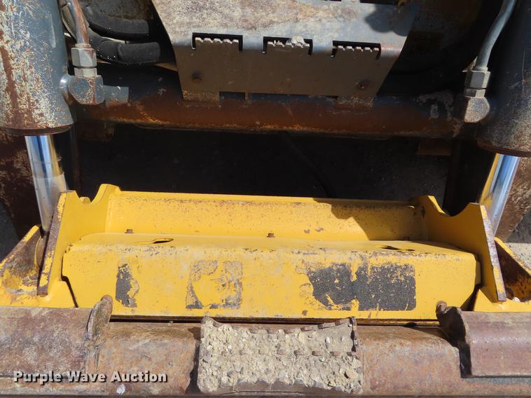 image for item DF7810 2010 John Deere 333D skid steer