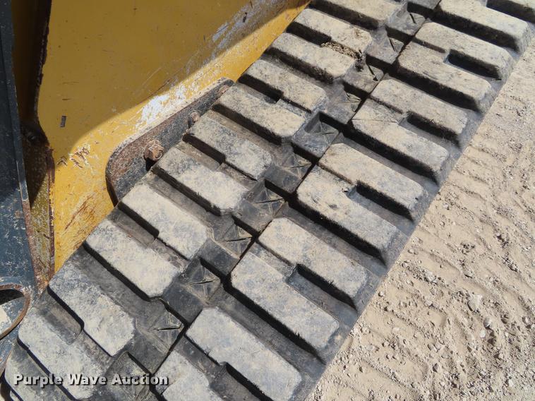 image for item DF7810 2010 John Deere 333D skid steer