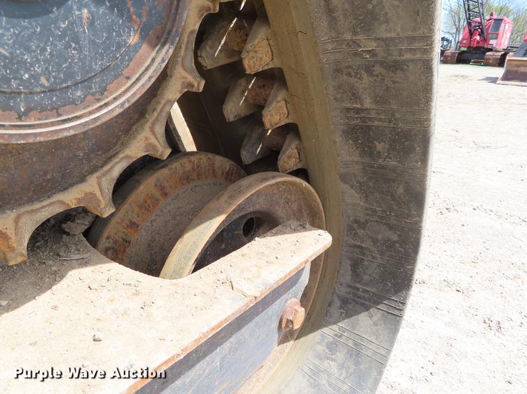 image for item DF7810 2010 John Deere 333D skid steer