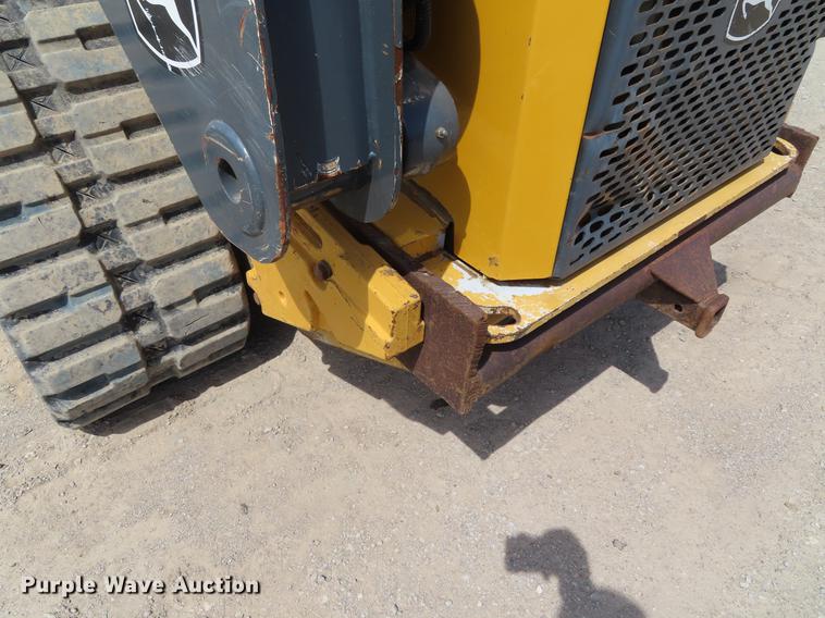 image for item DF7810 2010 John Deere 333D skid steer