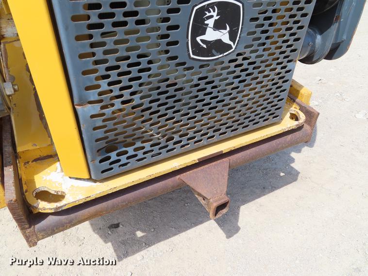 image for item DF7810 2010 John Deere 333D skid steer
