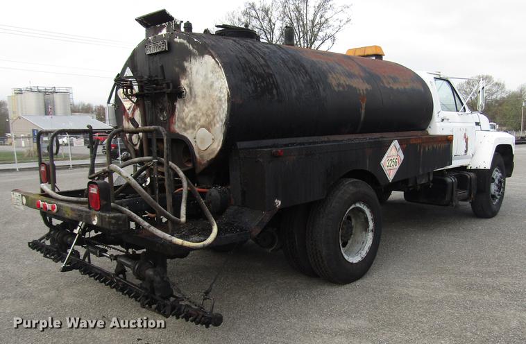 image for item DF7933 1984 Ford B700 oil distribution truck