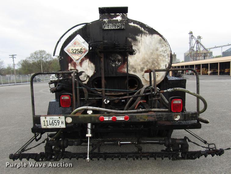 image for item DF7933 1984 Ford B700 oil distribution truck