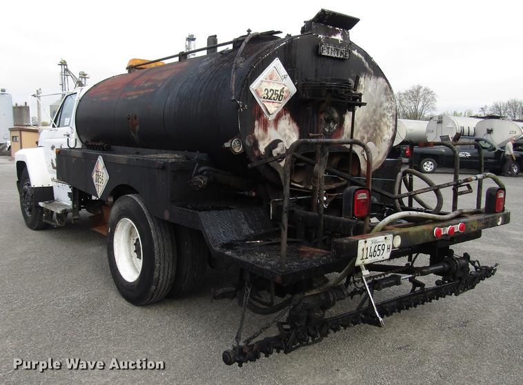 image for item DF7933 1984 Ford B700 oil distribution truck