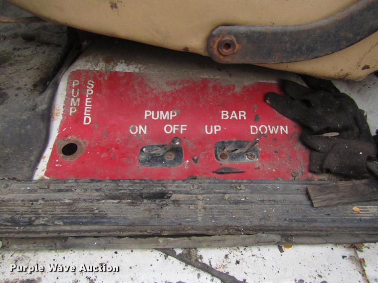 image for item DF7933 1984 Ford B700 oil distribution truck