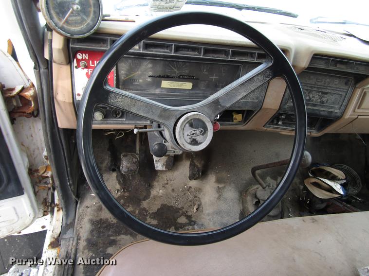 image for item DF7933 1984 Ford B700 oil distribution truck