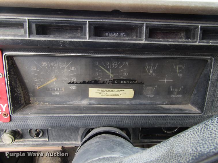 image for item DF7933 1984 Ford B700 oil distribution truck