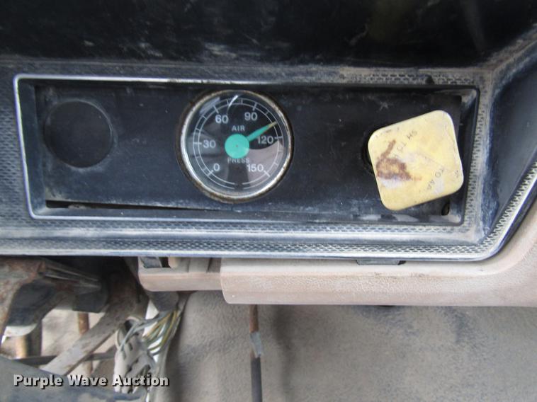 image for item DF7933 1984 Ford B700 oil distribution truck