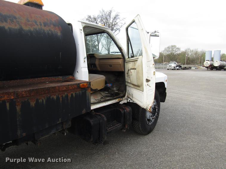 image for item DF7933 1984 Ford B700 oil distribution truck