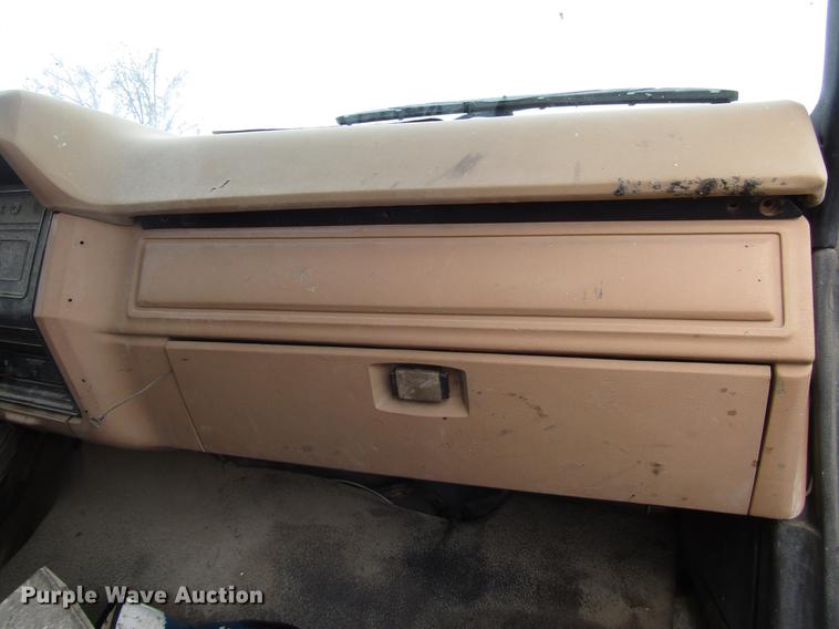 image for item DF7933 1984 Ford B700 oil distribution truck